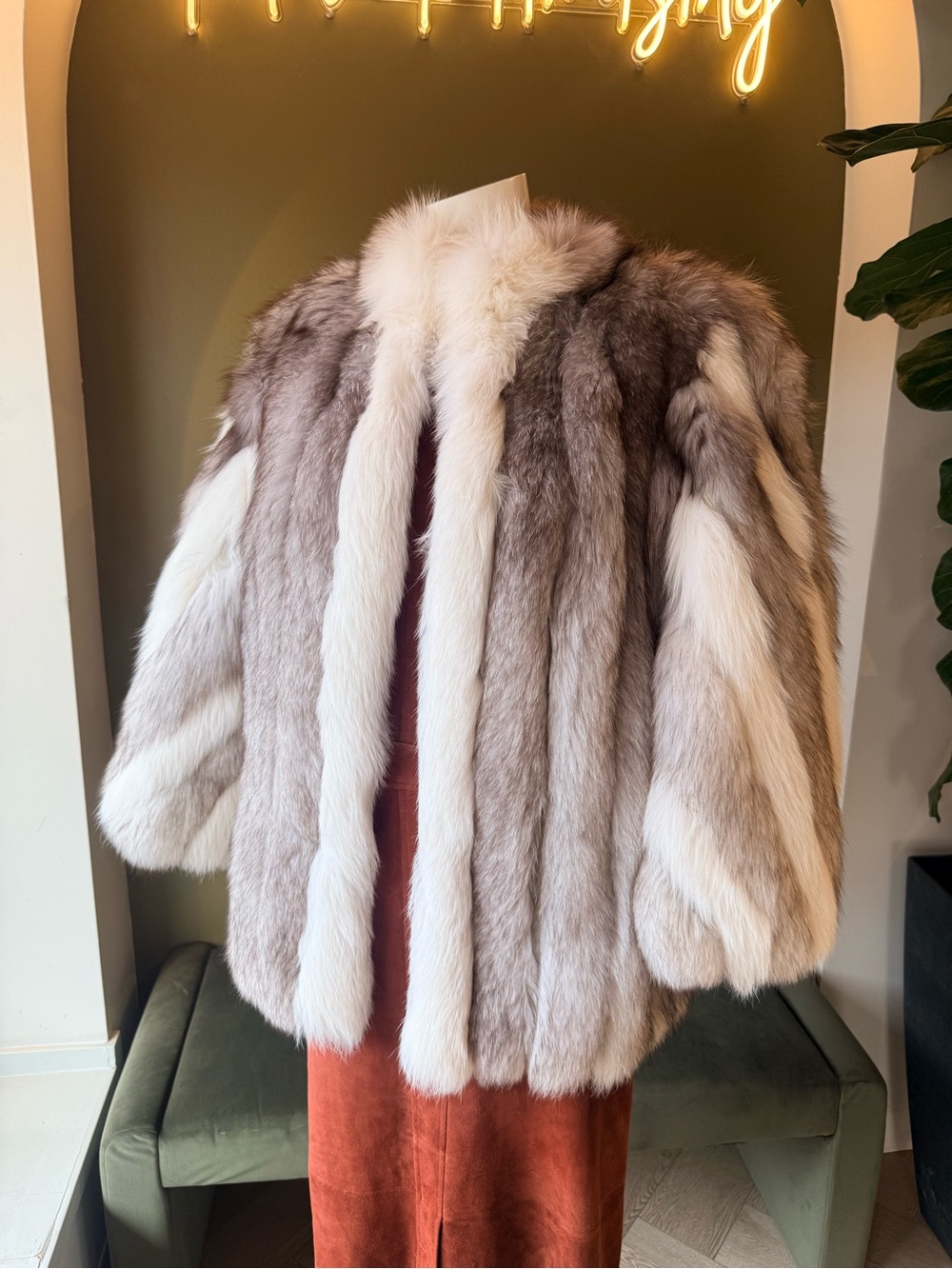 Breathtaking Silver Fox Fur Coat Fits M/L